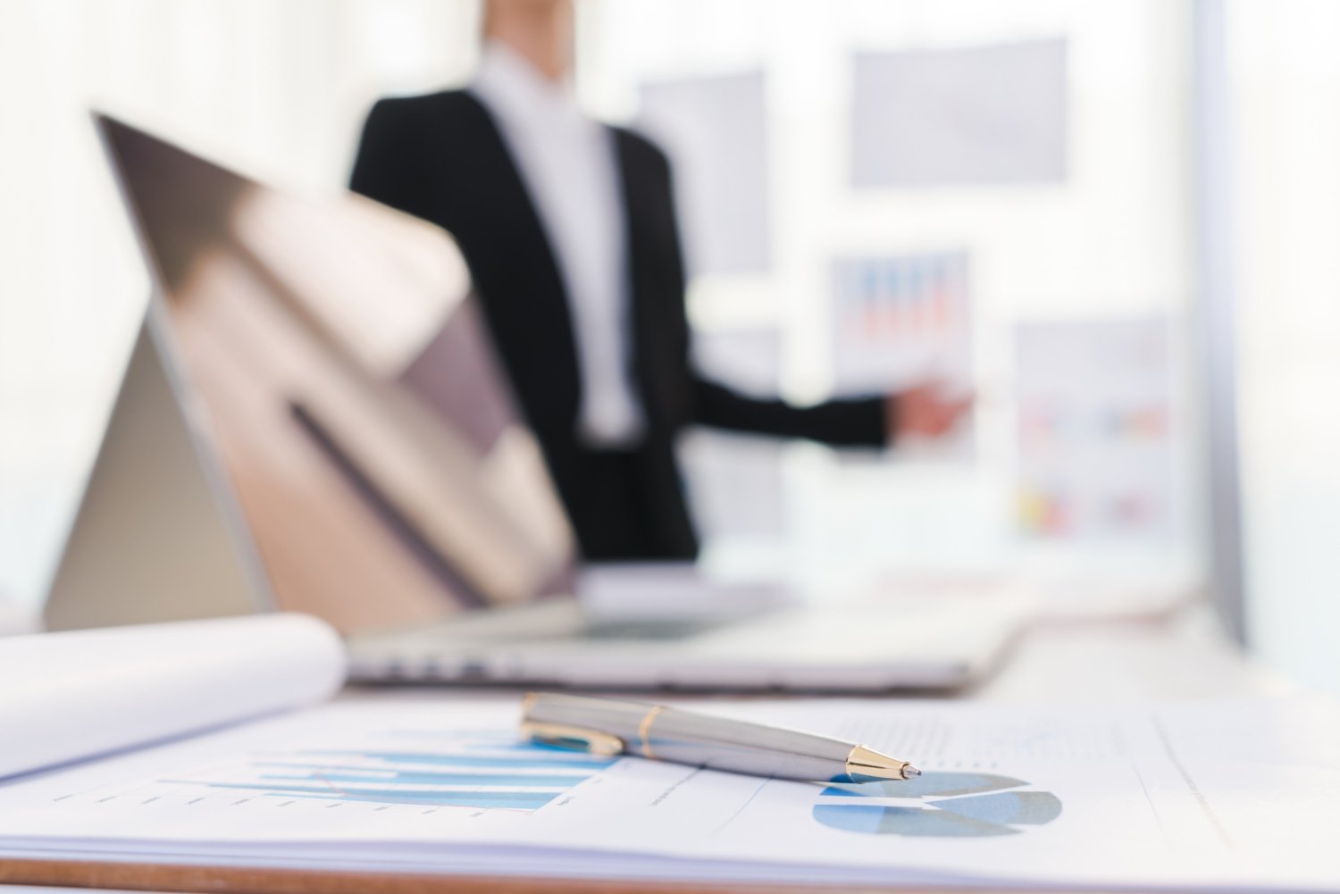 Associated companies sharing the £50,000 and £250,000 corporation tax thresholds between them